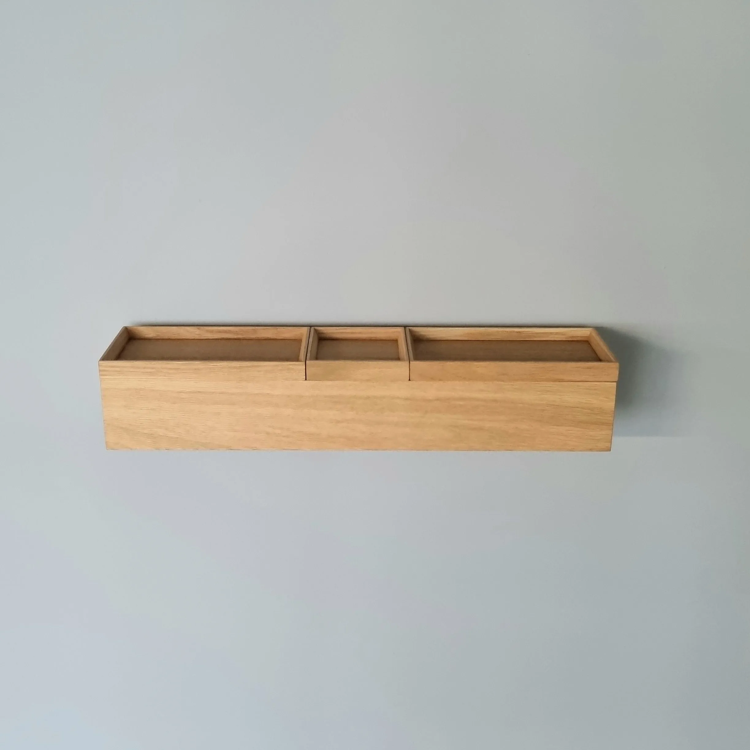 schmale Wandkonsole massive Eiche natur 60cm drei Tabletts