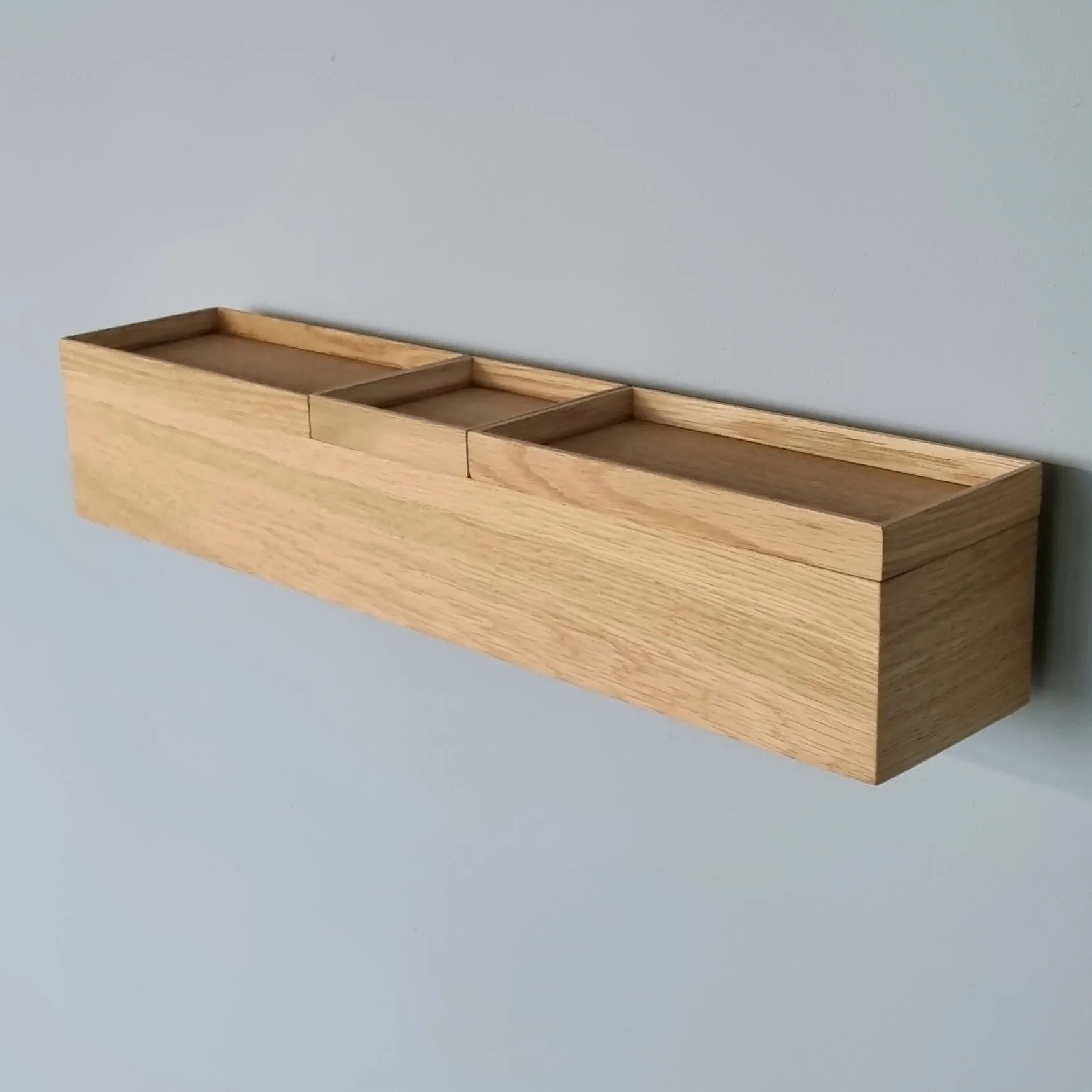 schmale Wandkonsole massive Eiche natur 60cm drei Tabletts