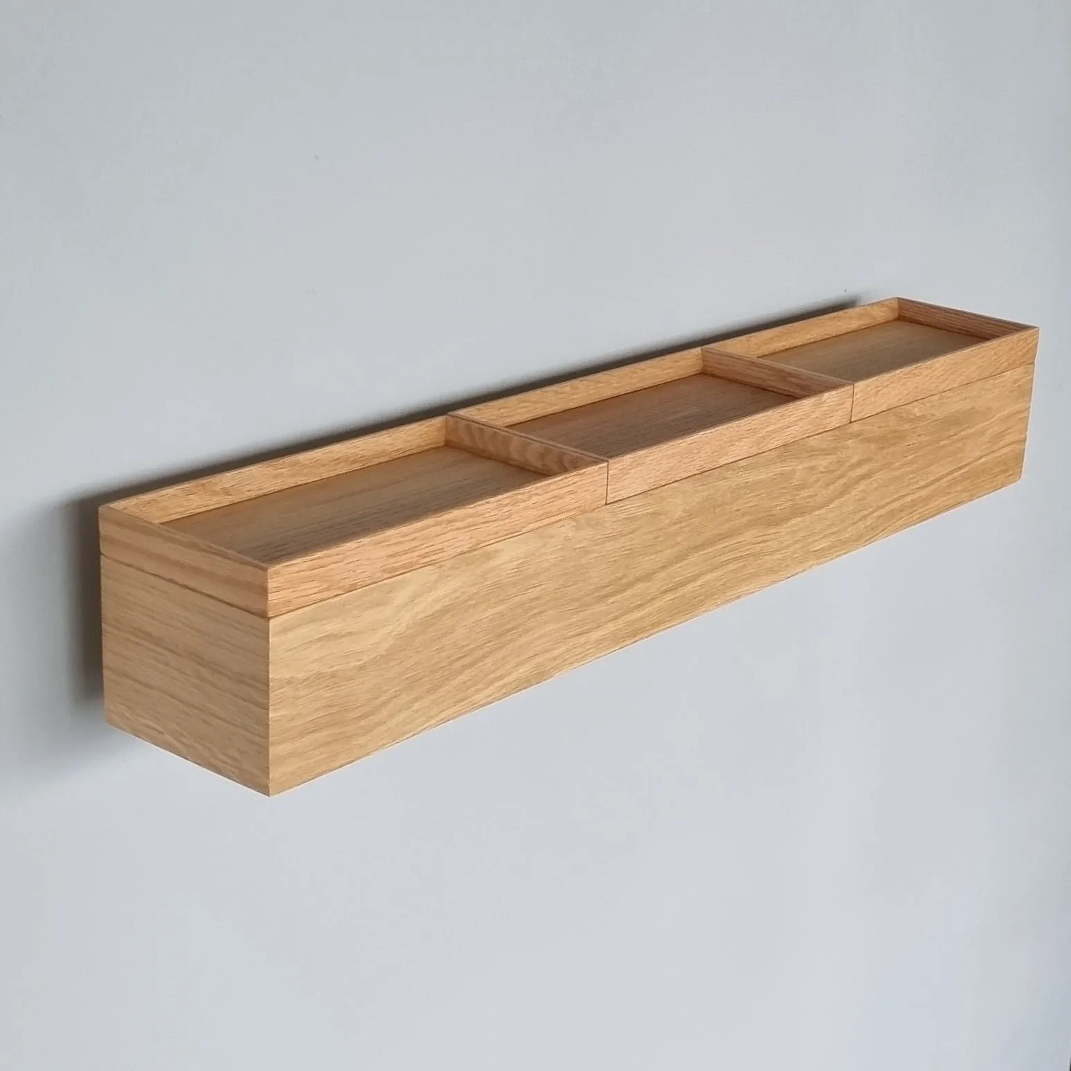 schmale Wandkonsole massive Eiche natur 72cm drei Tabletts