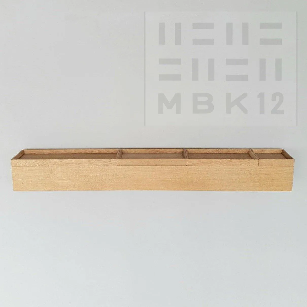 schmale Wandkonsole massive Eiche natur 96cm vier Tabletts